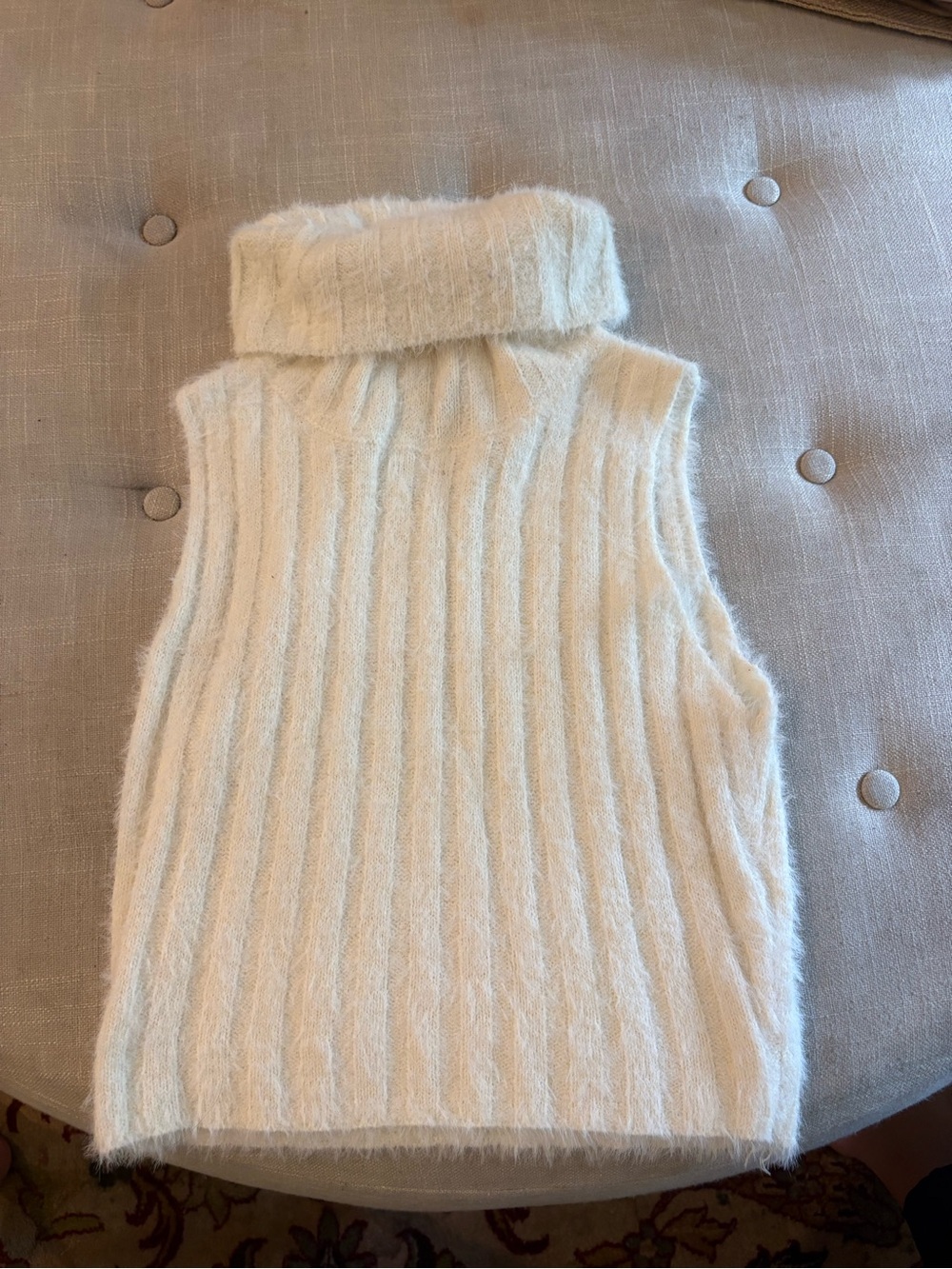 Papermoon White Sleeveless Ribbed Turtleneck Sweater